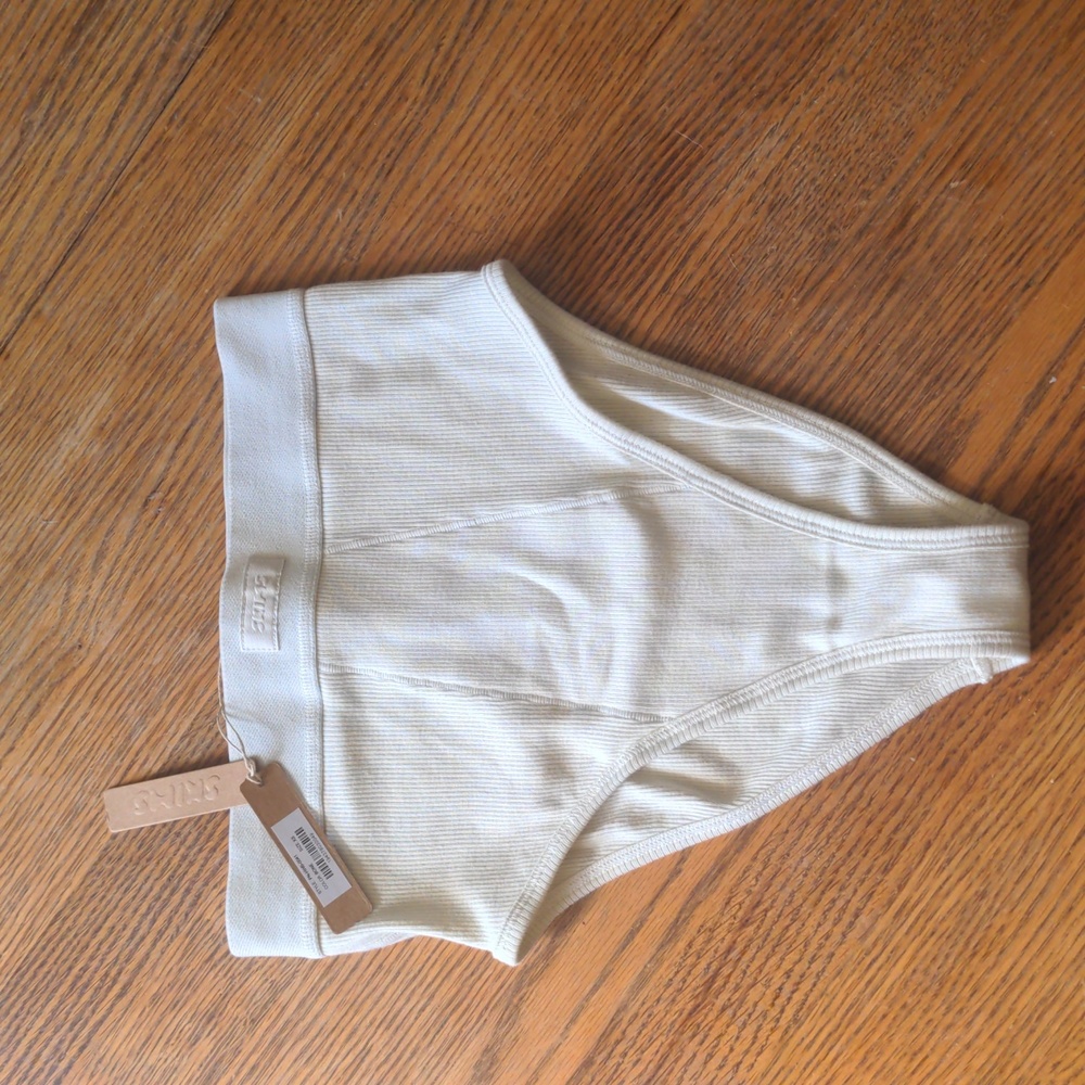SKIMS RIBBED COTTON BRIEF XS